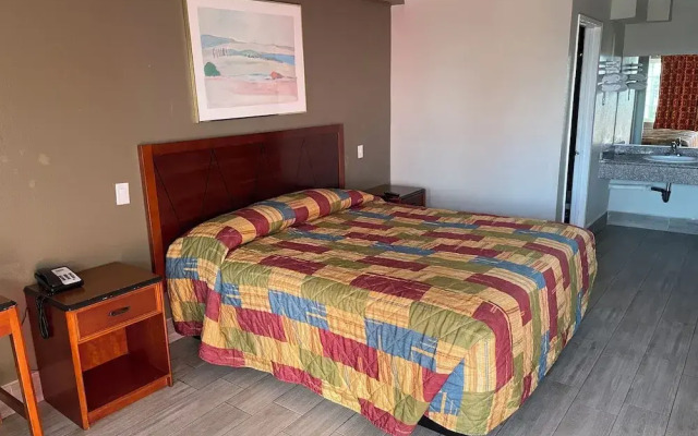Passport Inn & Suites Corona Hotel