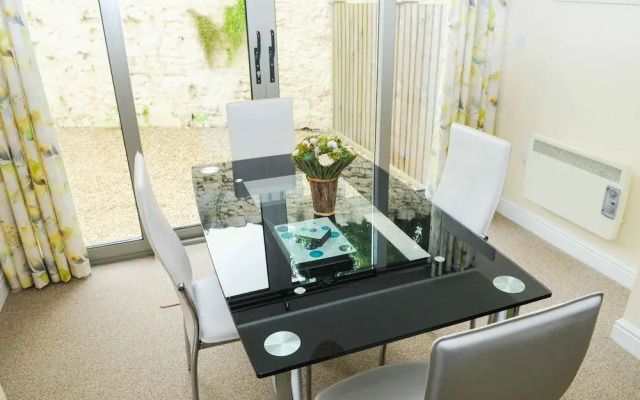 Your Stay Bristol Cotham Lawn