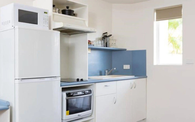 Toowong Inn & Suites