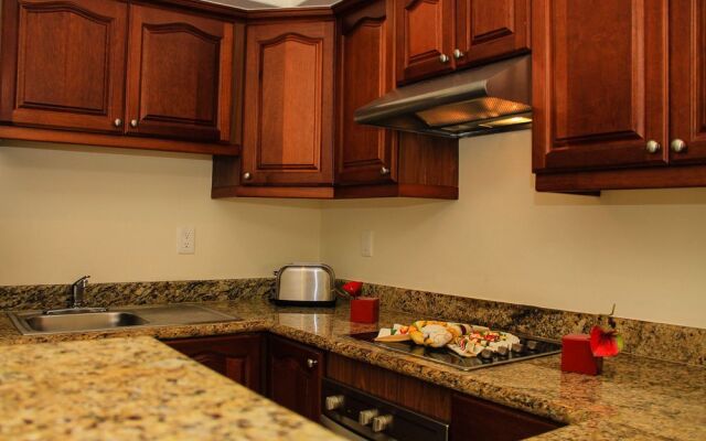 Luna Maya condo free access to Beach club