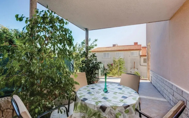 Nice Home in Podstrana With Wifi and 2 Bedrooms