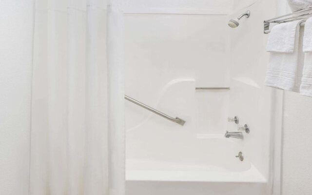 OYO Hotel Pineville LA Hwy 165