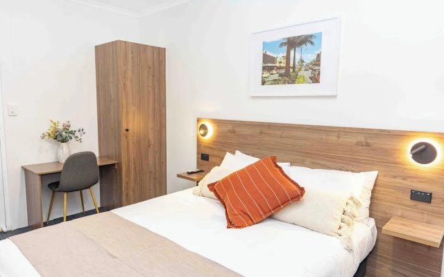 The Metropolitan Hotel – Guest Rooms – Mackay