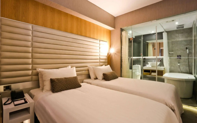 Newful Hotel