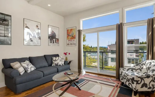 Seattle Vacation Home: The Aerodrome