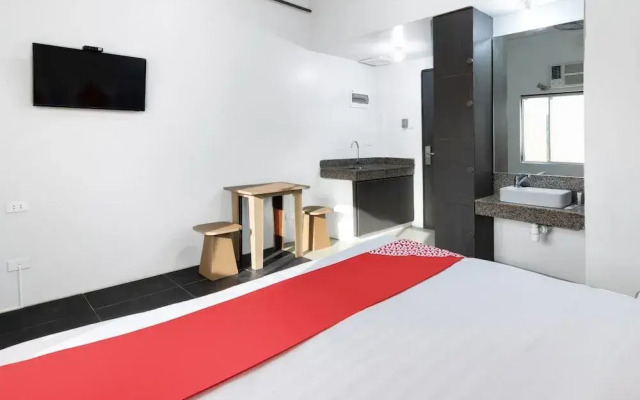 OYO 136 Regal Residences