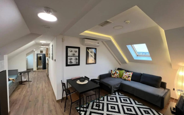 Main Square Apartment