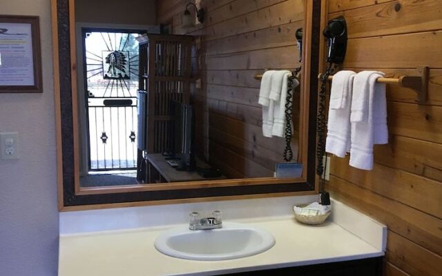 Chama River Bend Lodge