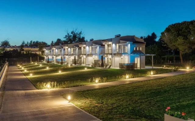 V Luxury Apartments Posidi