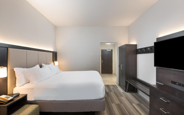 Holiday Inn Express & Suites Lakeland South, an IHG Hotel