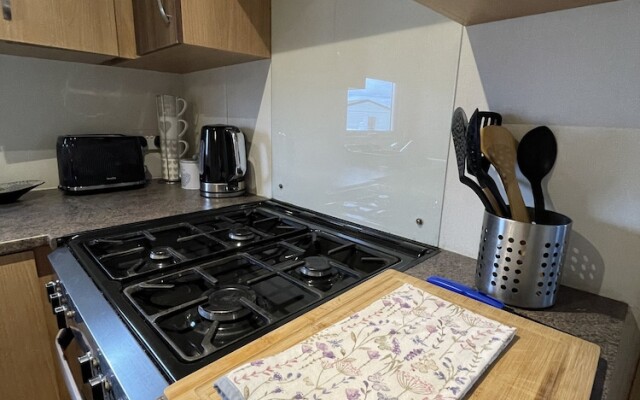 Impeccable 4-bed Caravan in Clacton-on-sea