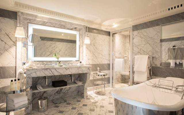 La Reserve Paris Hotel and Spa