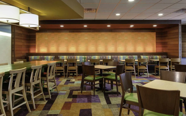 Fairfield Inn & Suites by Marriott Lincoln Southeast