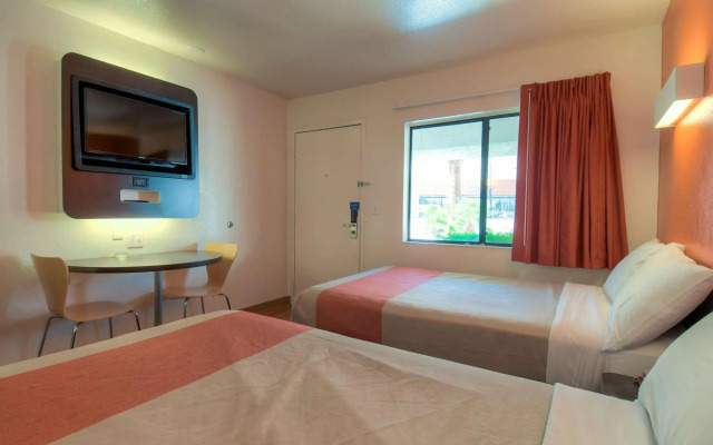 Motel 6 Palm Springs, CA - Downtown