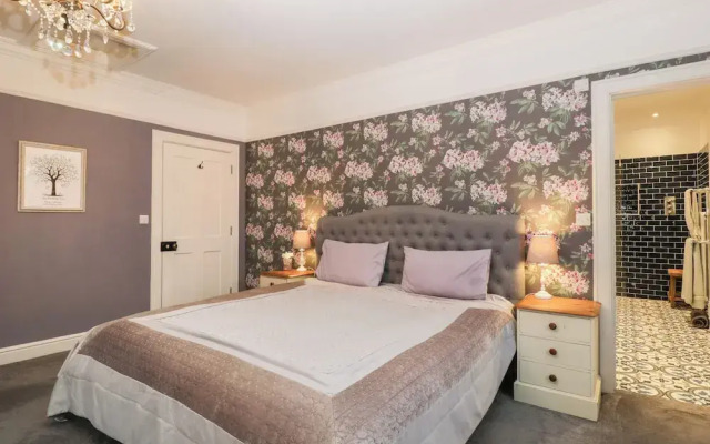 Vallis Oak Villa