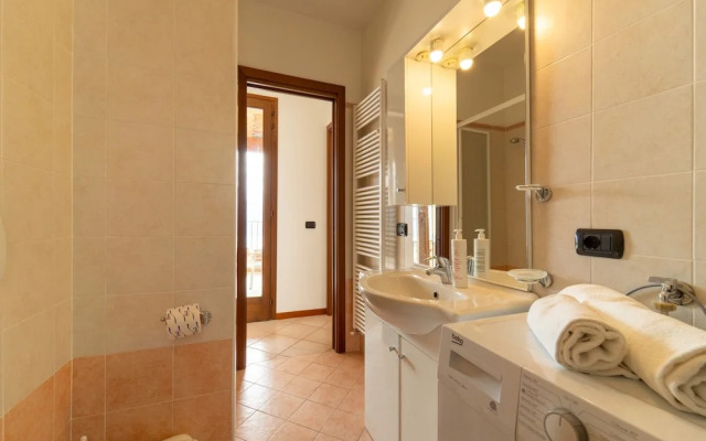 Willow Apartment with Lakeview