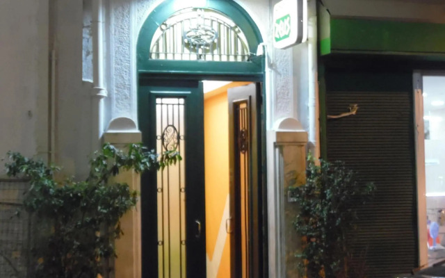 Zeus Hostel
