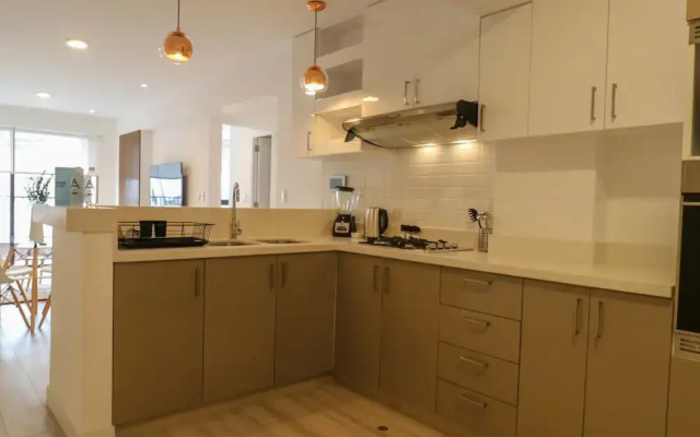 w Sophisticated 2BR With Balcony in Miraflores