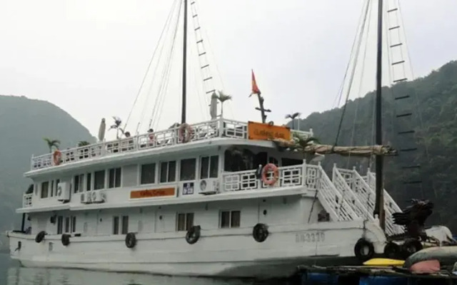 Halong Classic Sail
