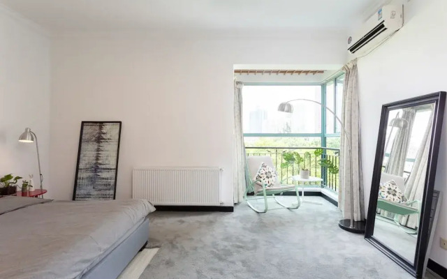 StarHome West Nanjing Road Branch