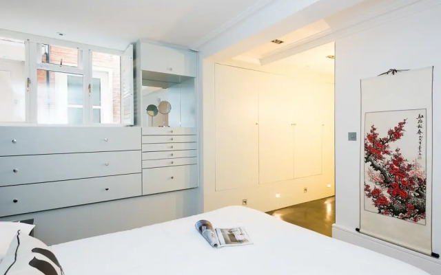 Beautiful 2BR Home With Conservatory and Garden