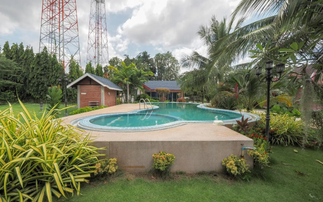 OYO 75339 Full Frame Resort (Vaccinated Staff)