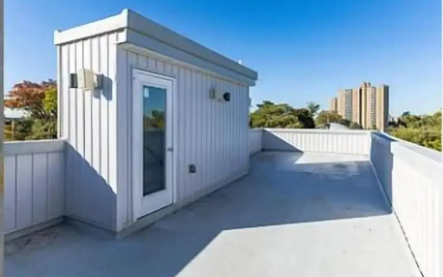 University City - Philadelphia 6 Bedroom Home by RedAwning