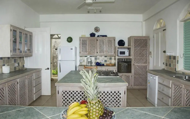 Zephyr Hill - 2 bedroom Villa with awe inspiring views 2 Villa by RedAwning