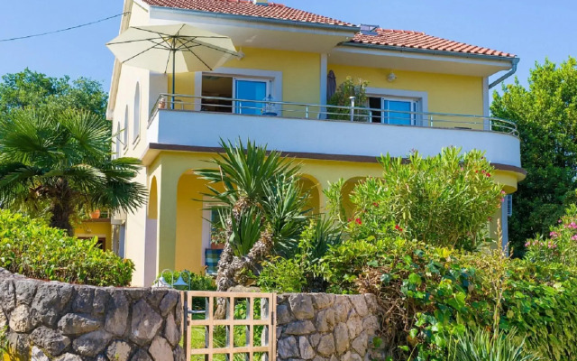 Nice Apartment with Private Terrace,50m Distant From the Sea !