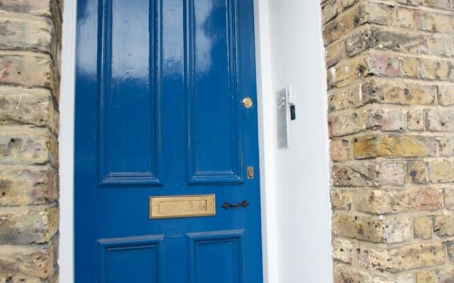 Victorian Flat In Homerton