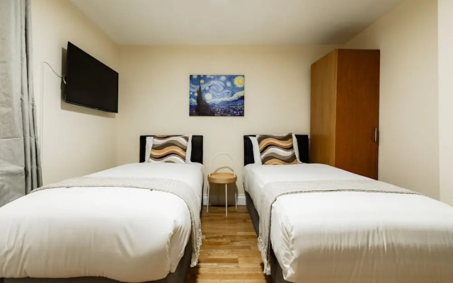 Warm Apartments in Queensway
