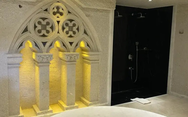 Abu Hayat Cave Suites