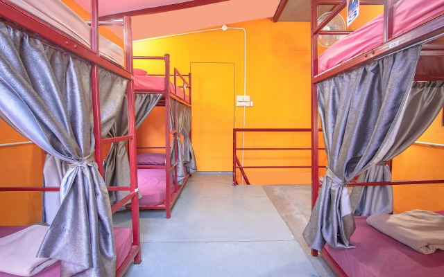 OYO 586 I Hostel Phuket