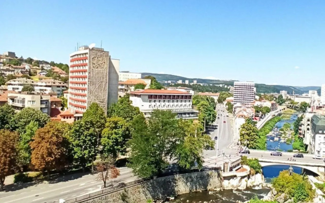 Top Center Nice View Studio