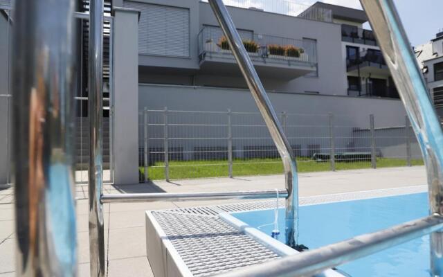 Rooftop Terrace, free garage parking and Pool!