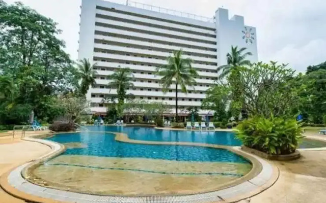 Patong Beach Gardens - Pool, Fast Wifi, Smart TVs