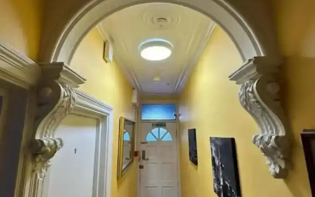 Luton Town House Near Airport