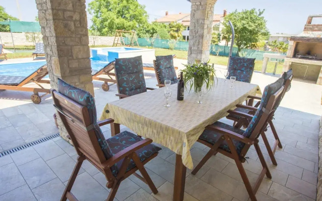Roofed Villa in Istria With Private Pool