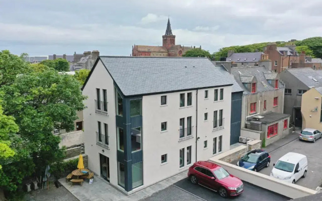 Apt 2, Frasers Close