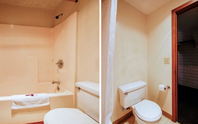 OYO Hotel Chapmanville Inn, WV - Hwy 119