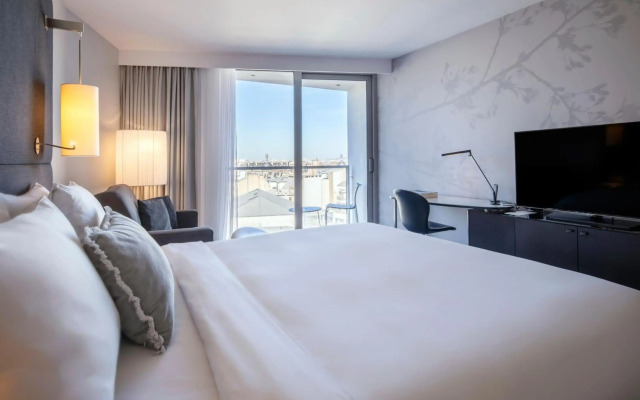 Renaissance Paris Arc de Triomphe Hotel