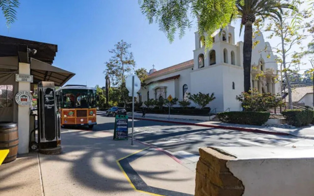 204 Stylish King Bed Suite