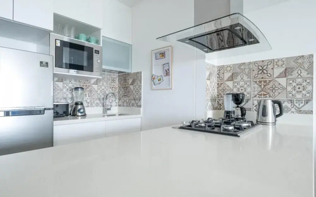 Classy 1 BR Barranco Apartment High Floor