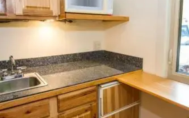 Eagle Peak Guesthouse