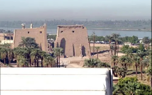 Emilio Hotel Luxor