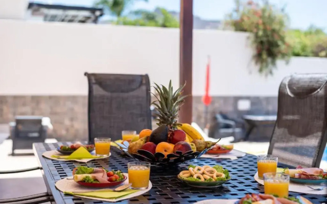 Beautiful VILLA Sahara, bbq, heated pool!