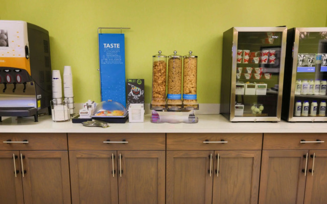 Hampton Inn & Suites Nashville-Airport