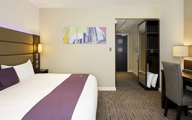 Premier Inn London Hammersmith (Shepherds Bush Road)