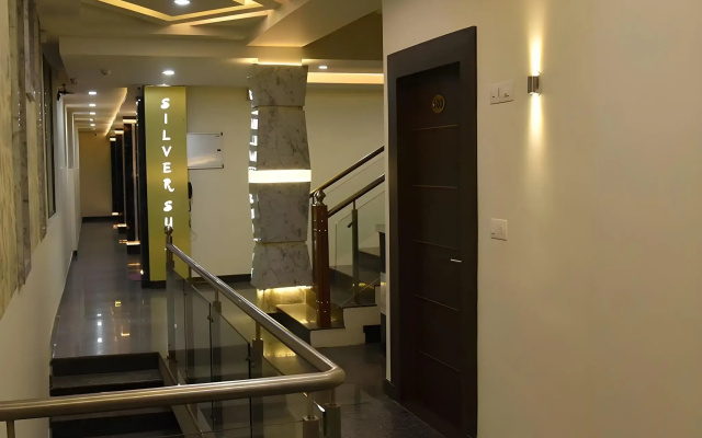 OYO 11414 Hotel Silver Suites