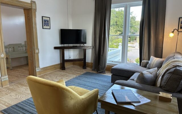 The Cottage @ 241 North